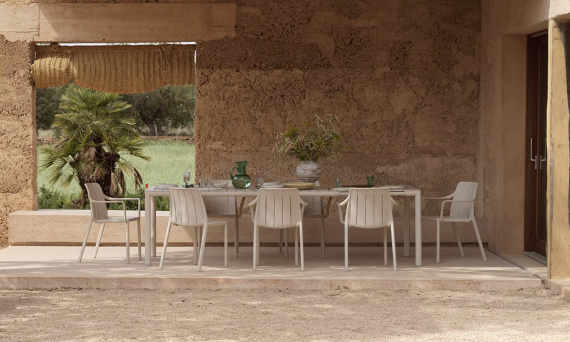 Commercial outdoor chairs & stools